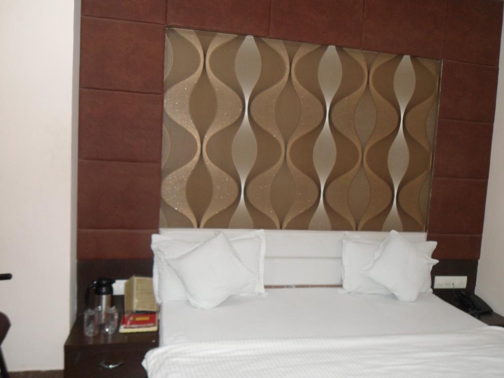 Hotel Silver Plaza Ahmedabad Room photo