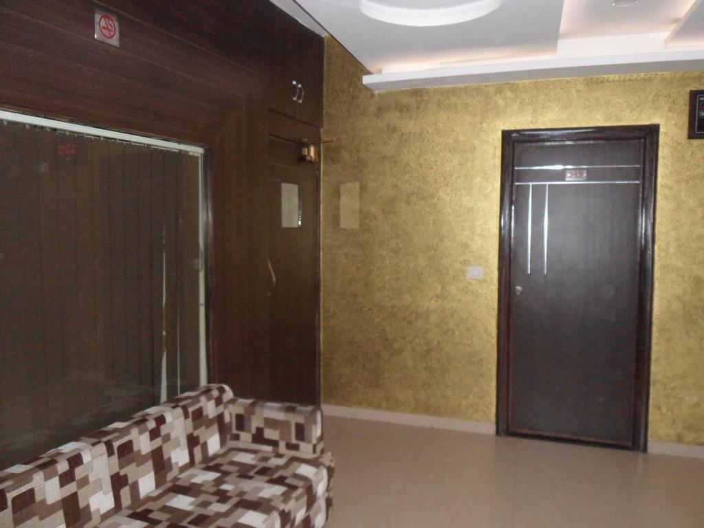 Hotel Silver Plaza Ahmedabad Exterior photo